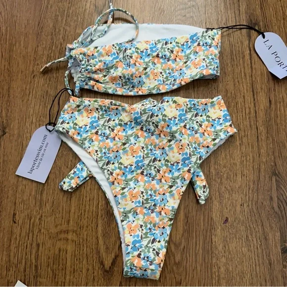 La Porte Floral Bikini Set - Multicolor size XS NWT tube top sexy beachwear
